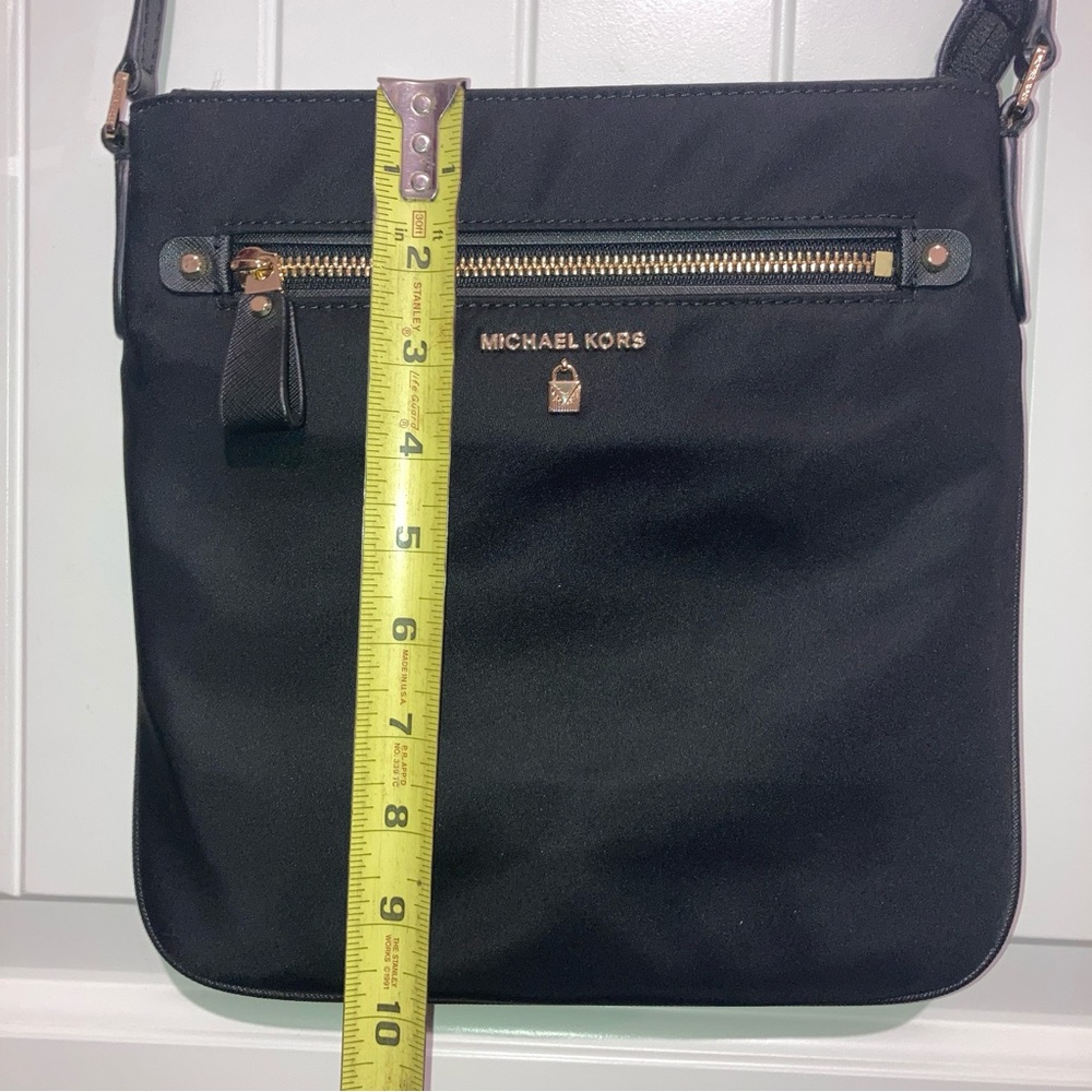 🆕 Michael Kors Kelsey Nylon Minimalist Black Crossbody Bag - Picture 5 of 13